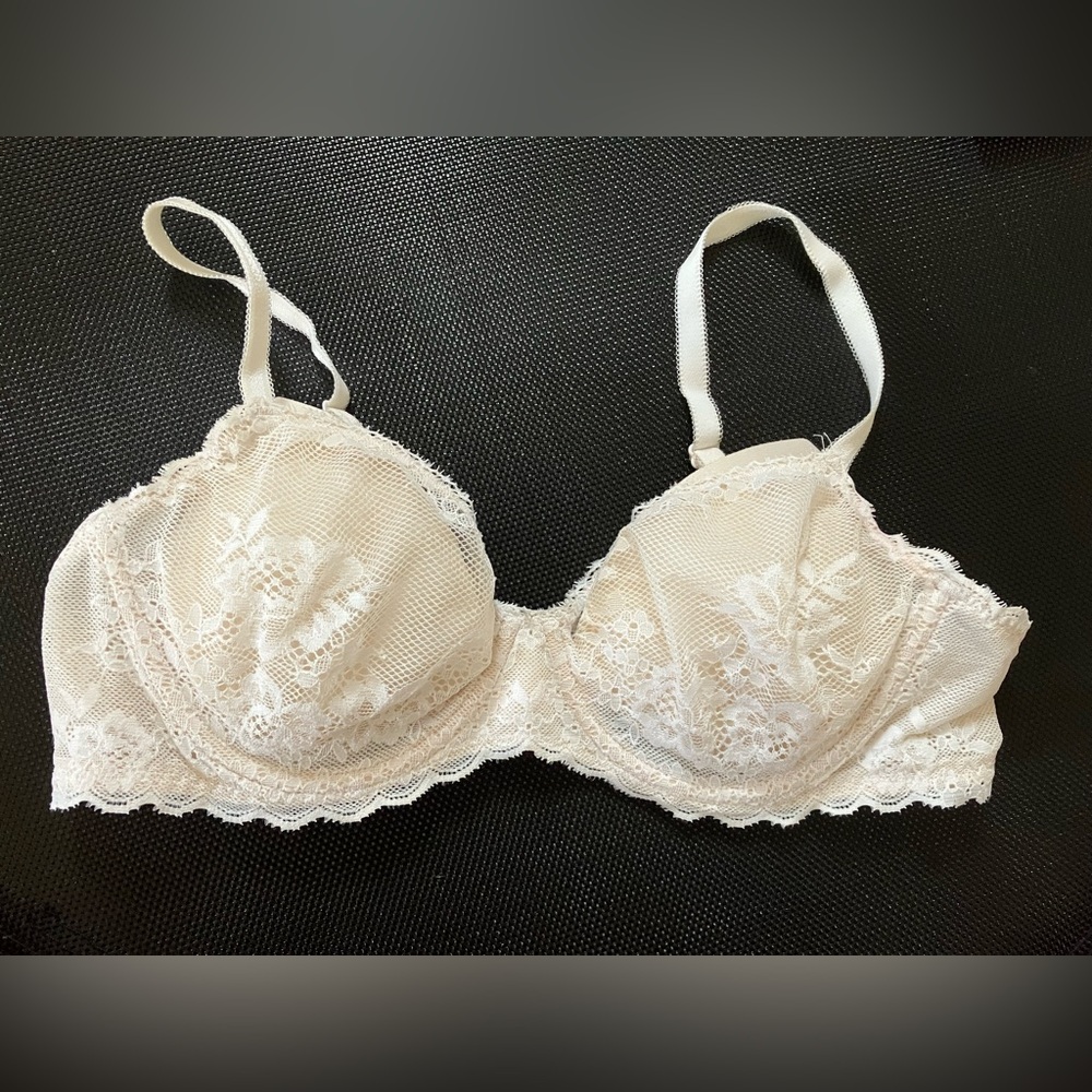Victoria's Secret Lace Underwire Bra - Cream